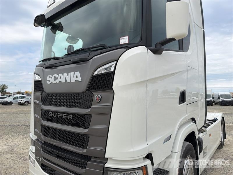 Scania Super 460S 4x2 S/A Sleeper Truck Tractor Vlačilci