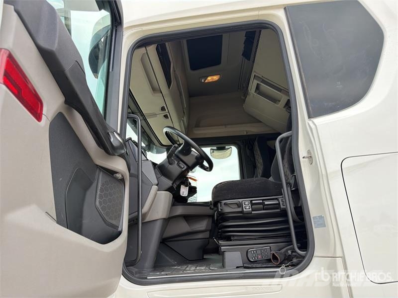 Scania Super 460S 4x2 S/A Sleeper Truck Tractor Vlačilci