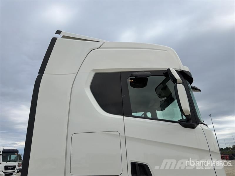 Scania Super 460S 4x2 S/A Sleeper Truck Tractor Vlačilci