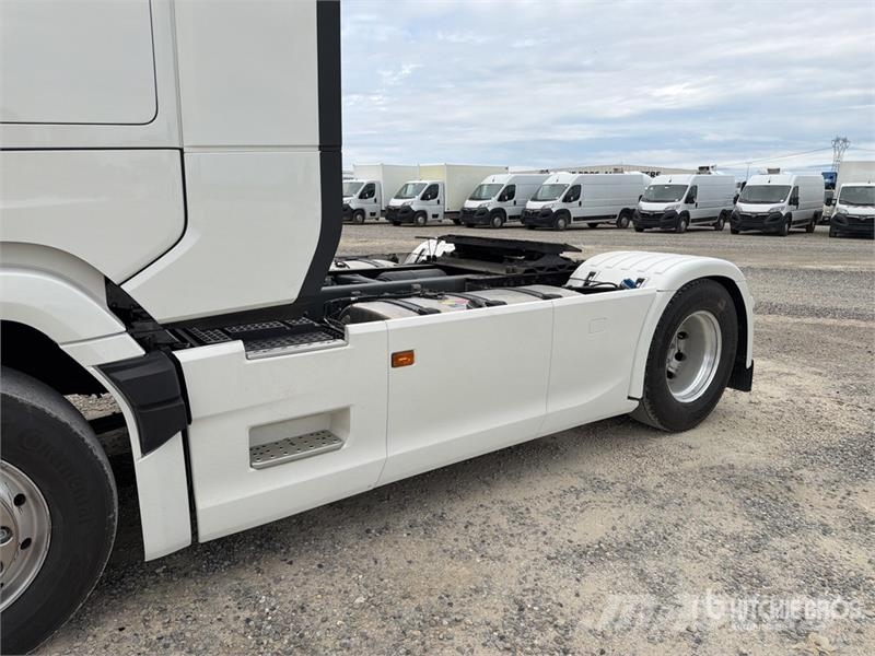 Scania Super 460S 4x2 S/A Sleeper Truck Tractor Vlačilci