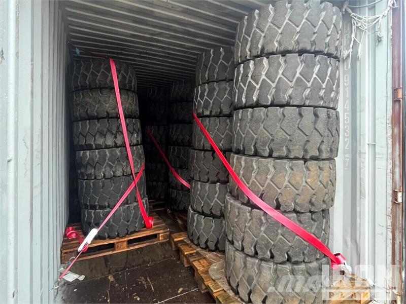 Scheuerle of Scheuerle SPMT Wheels w/ Continental 355/65 R15 Reifen
