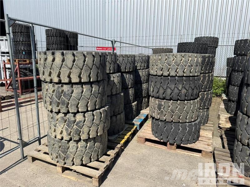 Scheuerle of Scheuerle SPMT Wheels w/ Continental 355/65 R15 Reifen