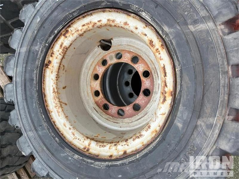 Scheuerle of Scheuerle SPMT Wheels w/ Continental 355/65 R15 Reifen