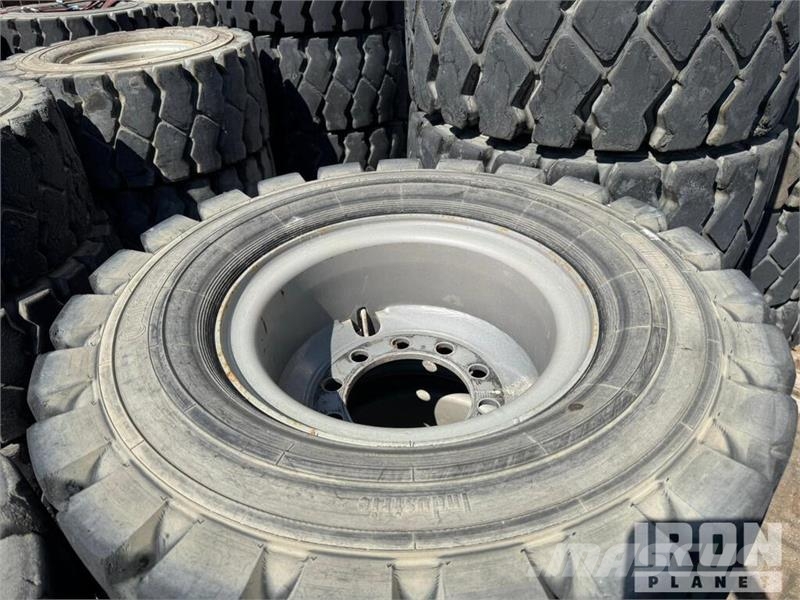 Scheuerle of Scheuerle SPMT Wheels w/ Continental 355/65 R15 Reifen