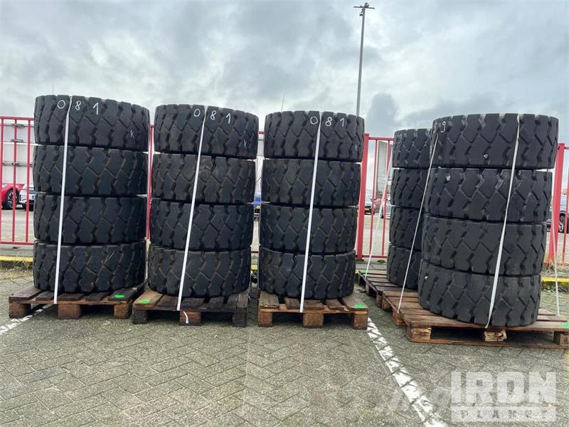 Scheuerle of Scheuerle SPMT Wheels w/ Continental 355/65 R15 Reifen