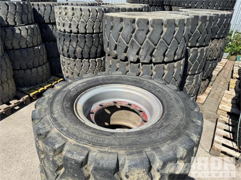 Scheuerle of Scheuerle SPMT Wheels w/ Continental 355/65 R15 Reifen
