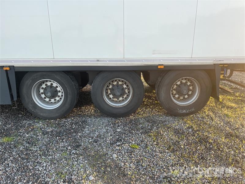 Schmitz Cargobull Tri/A Refrigerated Trailer Temperature controlled semi-trailers
