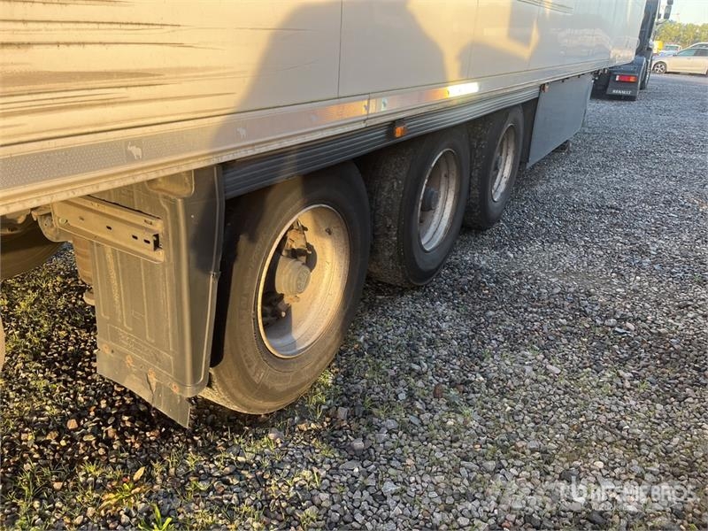 Schmitz Cargobull Tri/A Refrigerated Trailer Temperature controlled semi-trailers