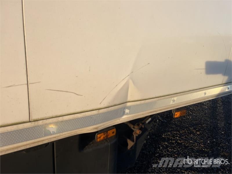 Schmitz Cargobull Tri/A Refrigerated Trailer Temperature controlled semi-trailers