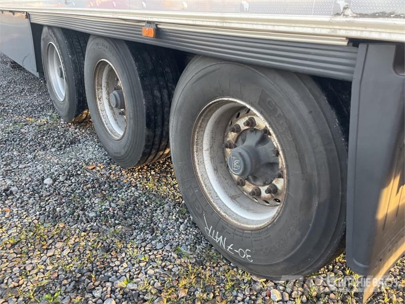 Schmitz Cargobull Tri/A Refrigerated Trailer Temperature controlled semi-trailers
