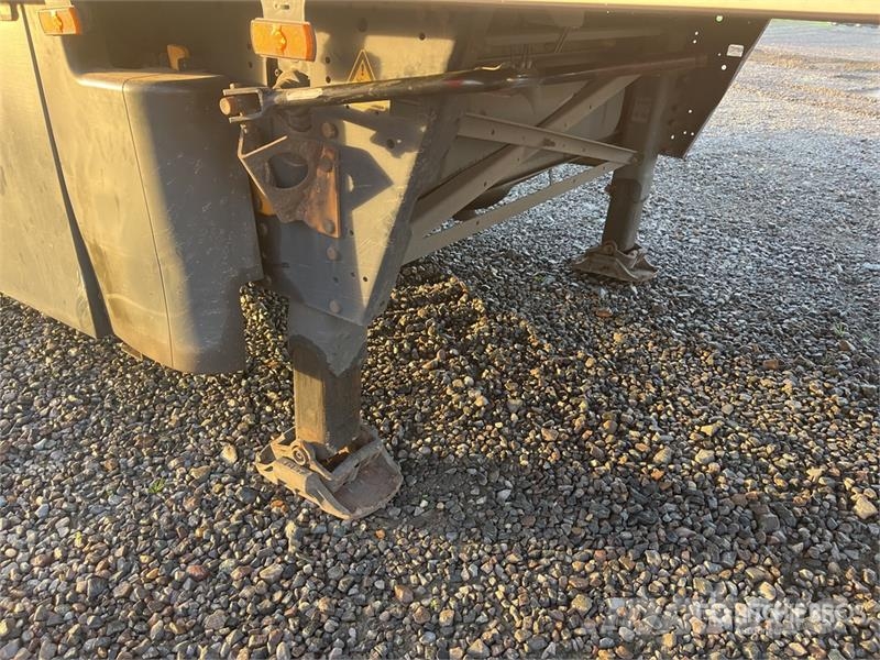 Schmitz Cargobull Tri/A Refrigerated Trailer Temperature controlled semi-trailers