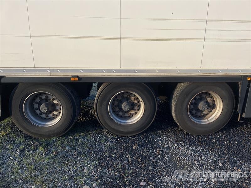 Schmitz Tri/A Refrigerated Trailer Chladírenské návěsy