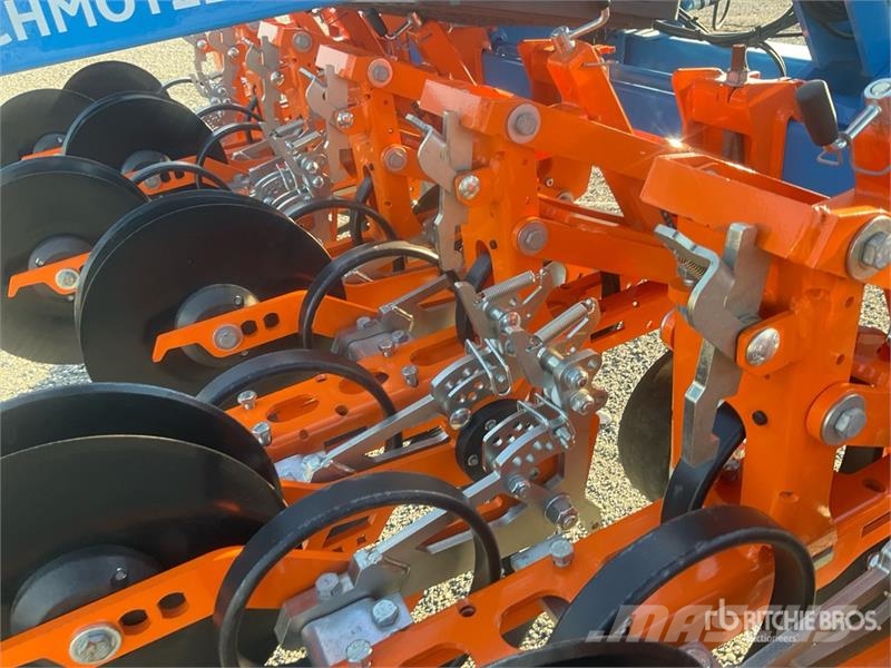 Schmotzer Venterra 2K 6+75 Rod Weeder (Unused) ماكينات وملحقات زراعة أخرى