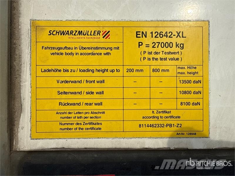 Schwarzmuller J-Serie Tri/A Curtain Side Trailer Curtainsideranhänger