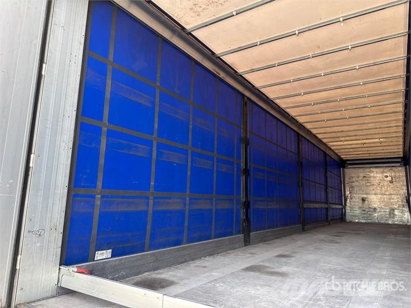 Schwarzmuller J-Serie Tri/A Curtain Side Trailer Curtainsideranhänger