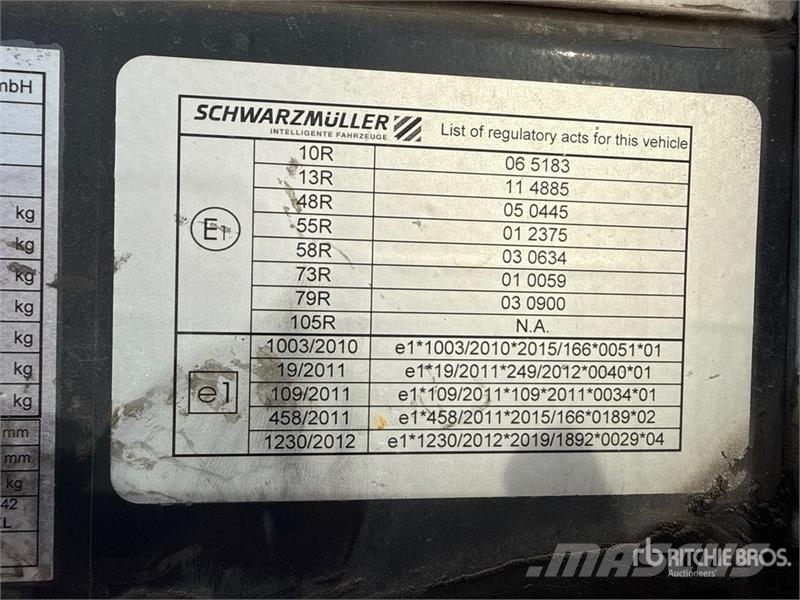 Schwarzmuller J-Serie Tri/A Curtain Side Trailer Curtainsideranhänger
