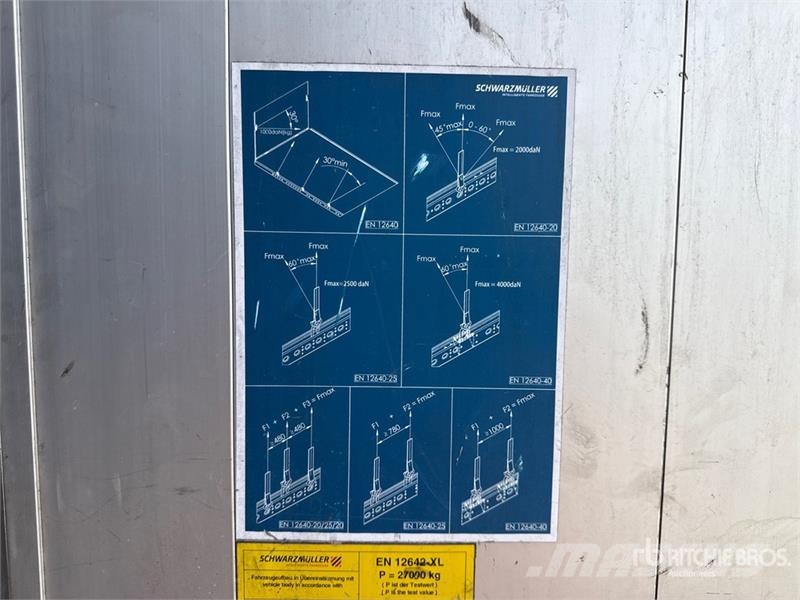 Schwarzmuller J-Serie Tri/A Curtain Side Trailer Curtainsideranhänger