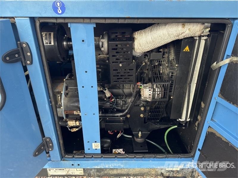 Sdmo 44 kVA Skid-Mounted Groupe Electrogene Generator S Dízel áramfejlesztők
