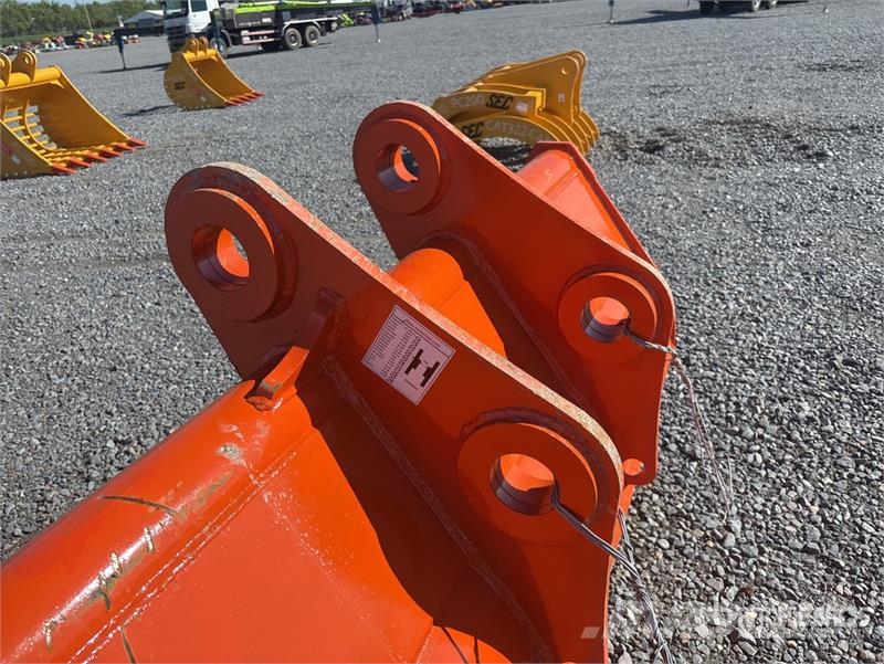 SEC 2110 mm Cleanup 83" to fit ZX270 ditching Excavato Cucharones