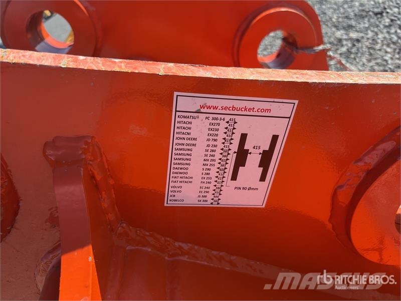 SEC 2110 mm Cleanup 83" to fit ZX270 ditching Excavato Cucharones
