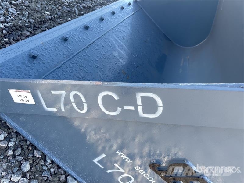 SEC 2500 mm cleanup 98" to fit L70 Wheel Loader Bucket Cucharones