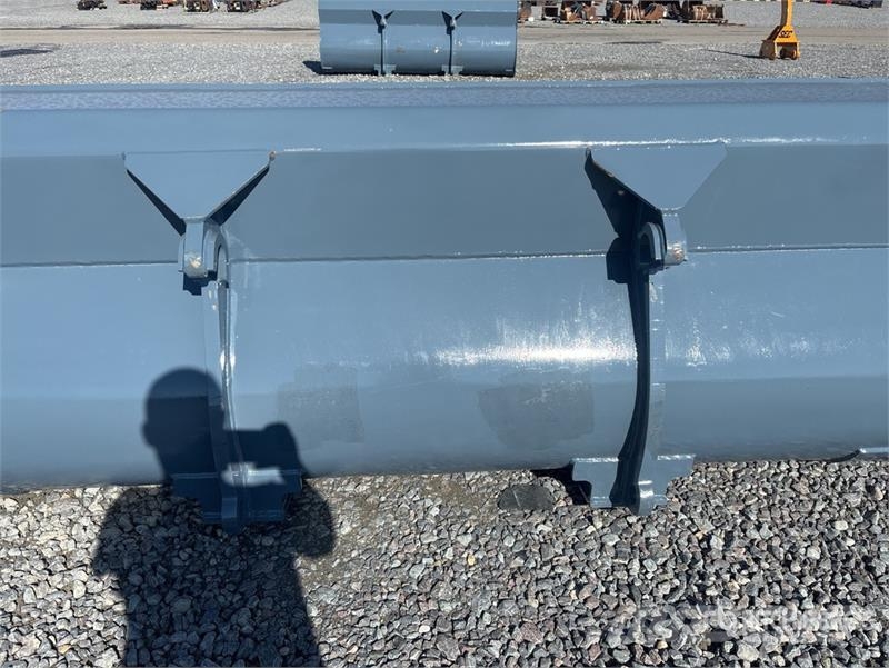 SEC 2500 mm cleanup 98" to fit L70 Wheel Loader Bucket Cucharones