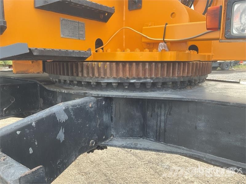 Sennebogen 630 30 t All Terrain Crane All terrain cranes