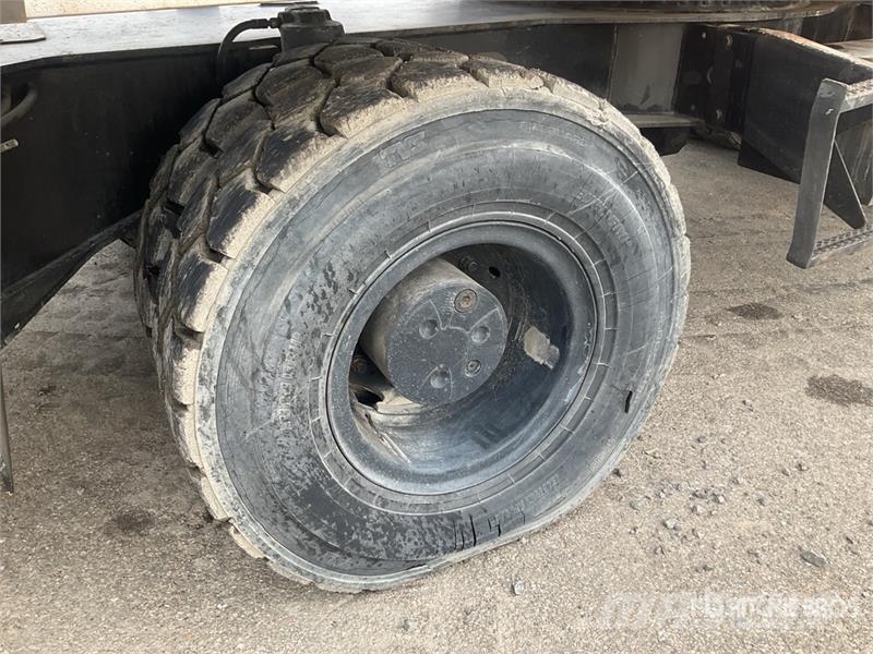 Sennebogen 630 30 t All Terrain Crane All terrain cranes