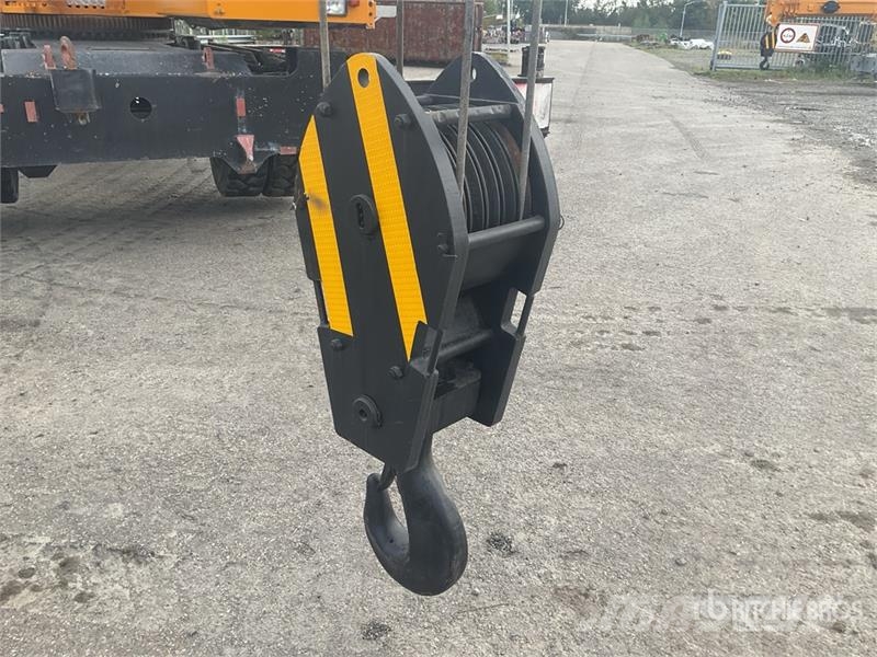 Sennebogen 630 30 t All Terrain Crane All terrain cranes