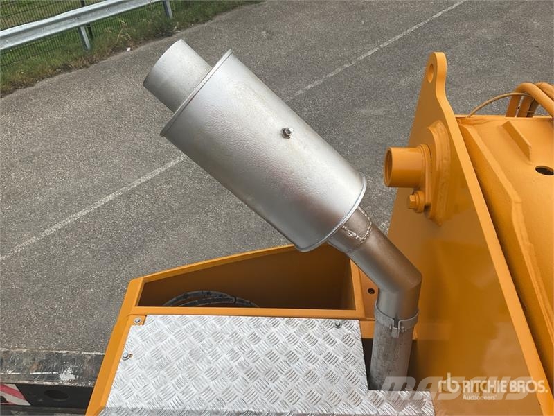 Sennebogen 630 30 t All Terrain Crane All terrain cranes