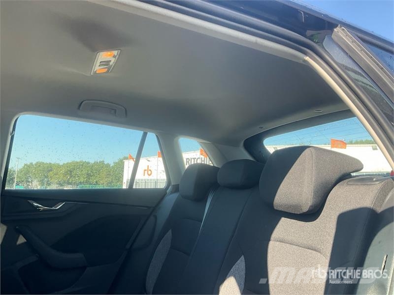 Skoda Kamiq 1.0 TSI 70 KW Essence Automobile Cars