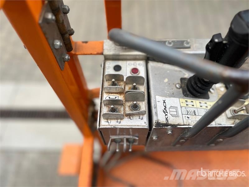 SkyJack 6832RTE Electric Scissor Lift Šķerveida pacēlāji
