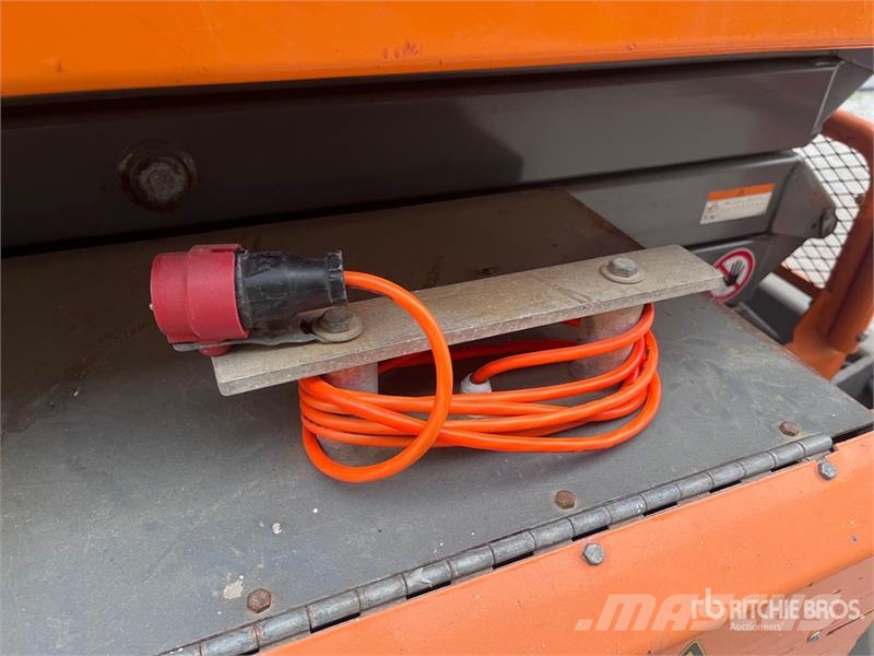 SkyJack 6832RTE Electric Scissor Lift Šķerveida pacēlāji