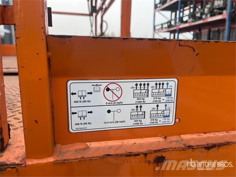 SkyJack 6832RTE Electric Scissor Lift Šķerveida pacēlāji