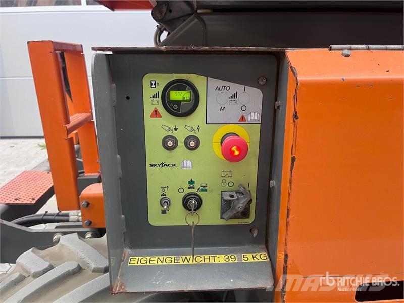 SkyJack 6832RTE Electric Scissor Lift Šķerveida pacēlāji