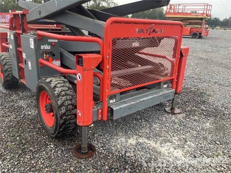 SkyJack 8841 RT 4x4 Diesel Scissor Lift Scheren-Arbeitsbühnen