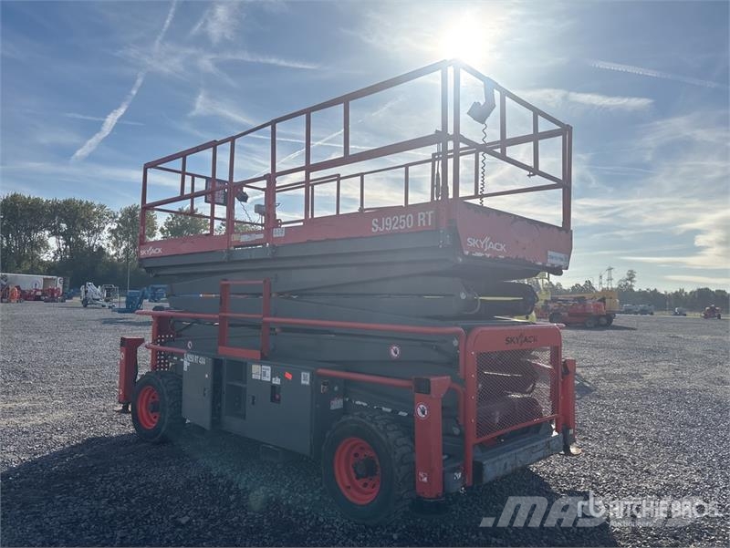 SkyJack 9250RT 4x4 Diesel Scissor Lift Scheren-Arbeitsbühnen