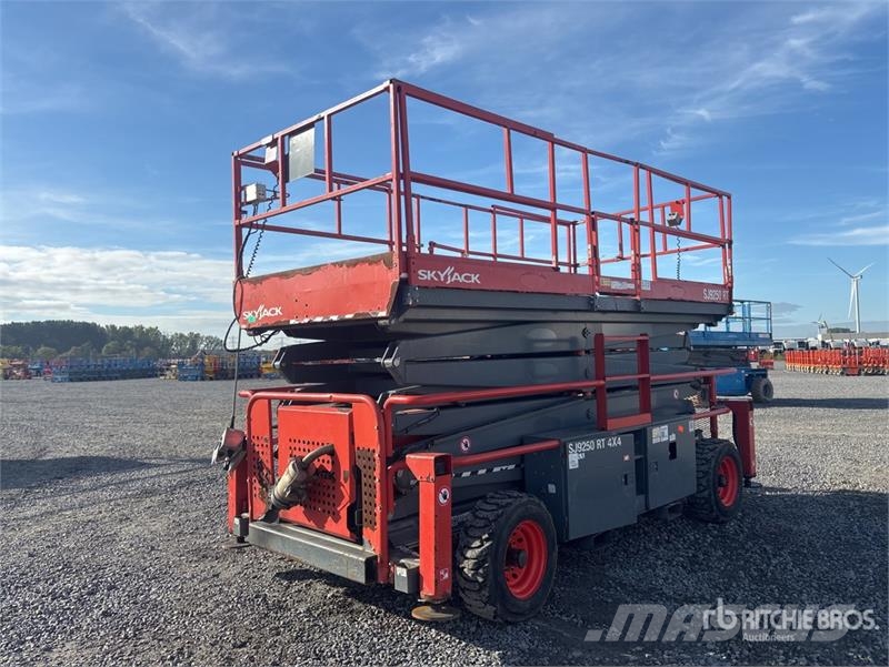 SkyJack 9250RT 4x4 Diesel Scissor Lift Scheren-Arbeitsbühnen