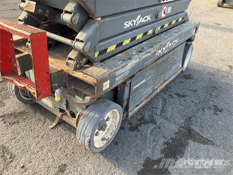 SkyJack SJ 3219 Scissor Lift Scheren-Arbeitsbühnen