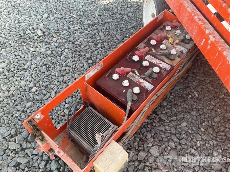 SkyJack SJ III 3226 Electric Scissor Lift Ollós emelők