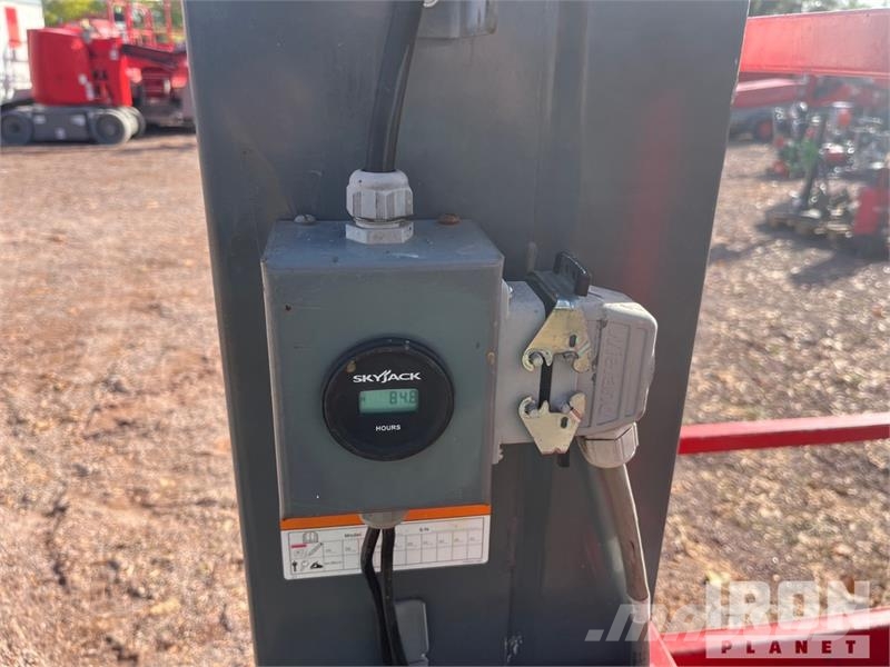 SkyJack SJ12 Vertikalna dvigala