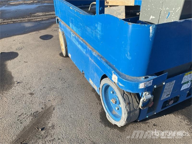 SkyJack SJ12 Used Personnel lifts and access elevators