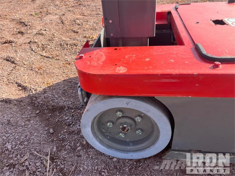 SkyJack SJ12 Vertikalna dvigala