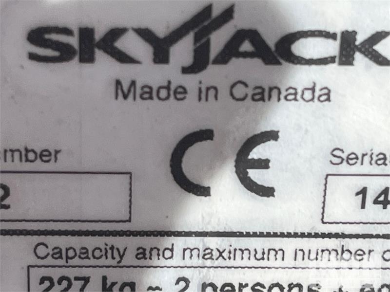 SkyJack SJ12 Vertikalna dvigala