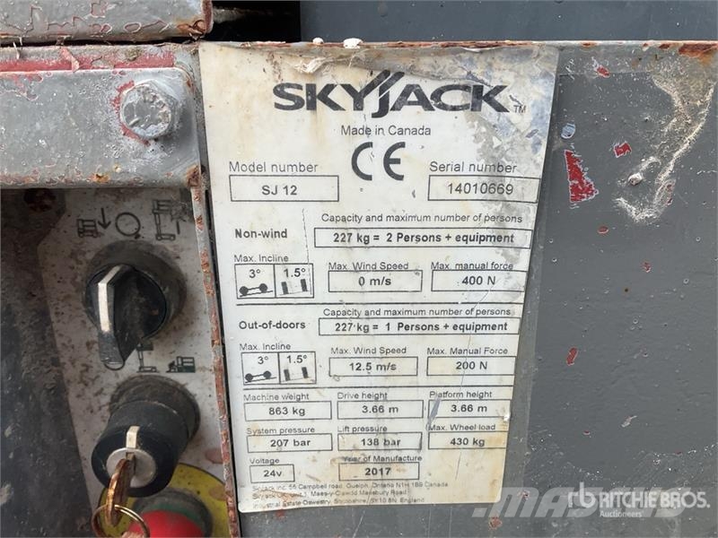 SkyJack SJ12 Vertikalna dvigala