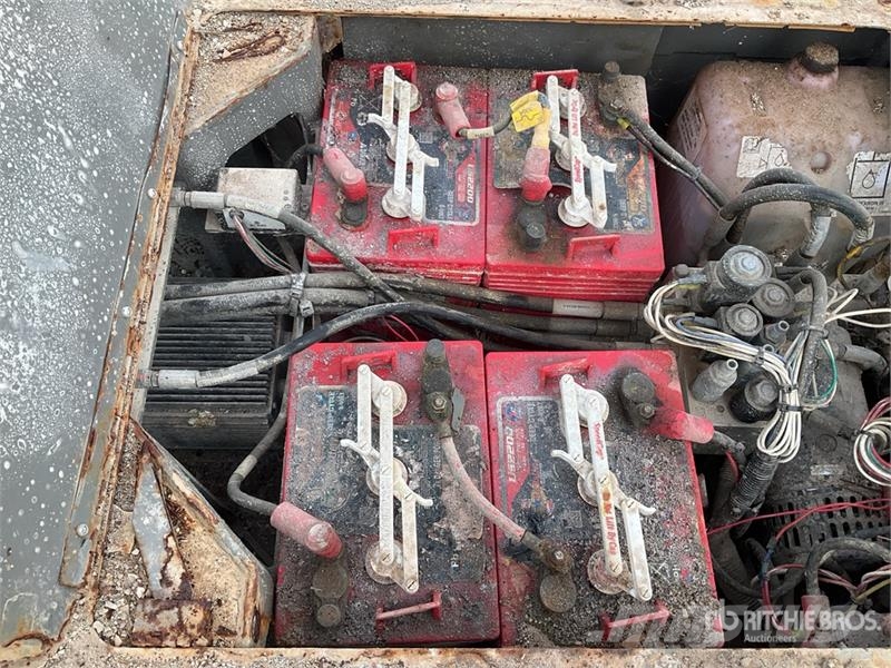SkyJack SJ12 Vertikalna dvigala