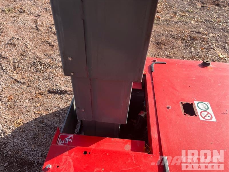 SkyJack SJ12 Vertikalna dvigala