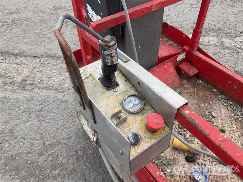 SkyJack SJ12 Vertikalna dvigala