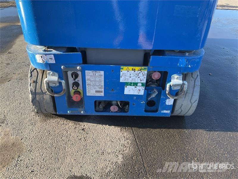 SkyJack SJ12 Used Personnel lifts and access elevators