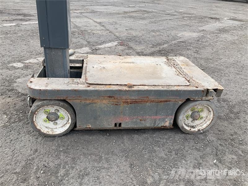 SkyJack SJ12 Vertikalna dvigala